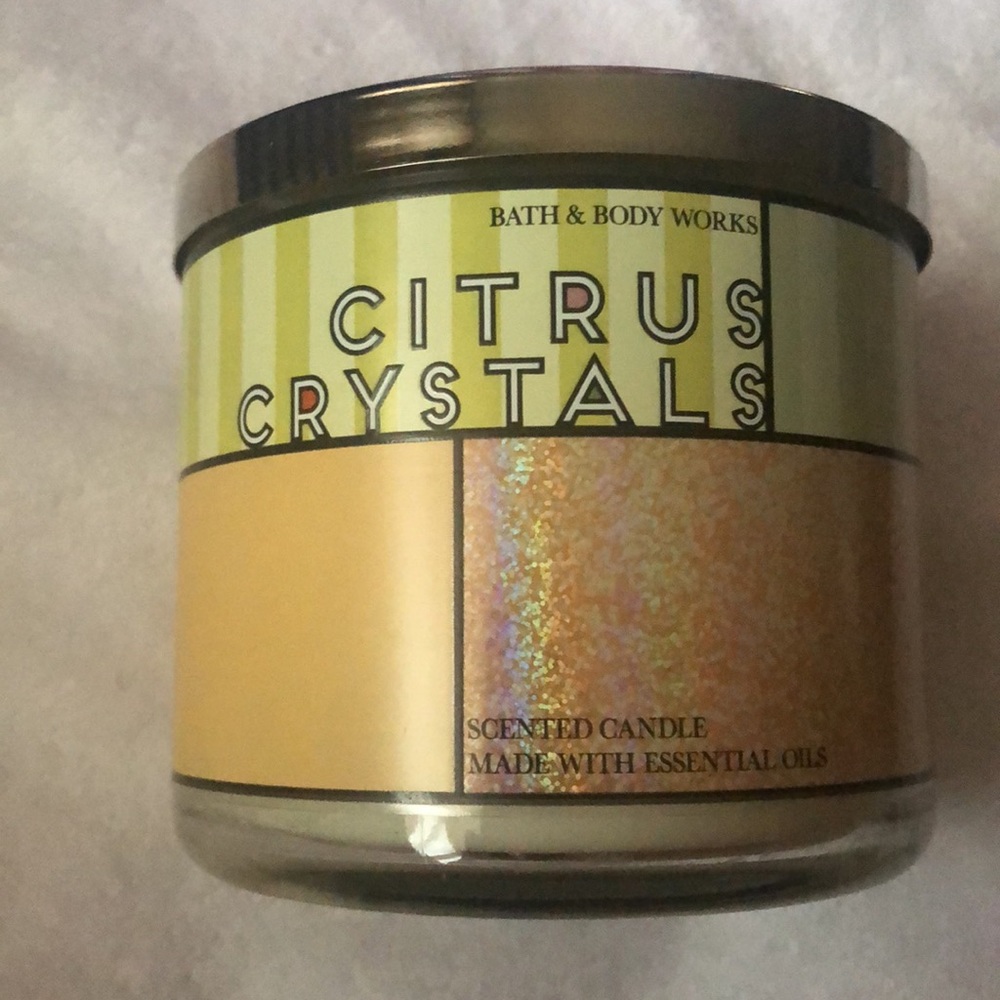 Lit once for a few moments NWT Bath & Body Works Citrus Crystals 3 wick Candle.